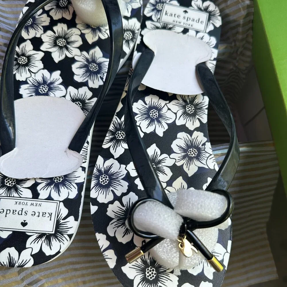 Kate Spade NOVA Sandals Flip Flops Black Shiny Rubber Hollyhock Print NIB s11